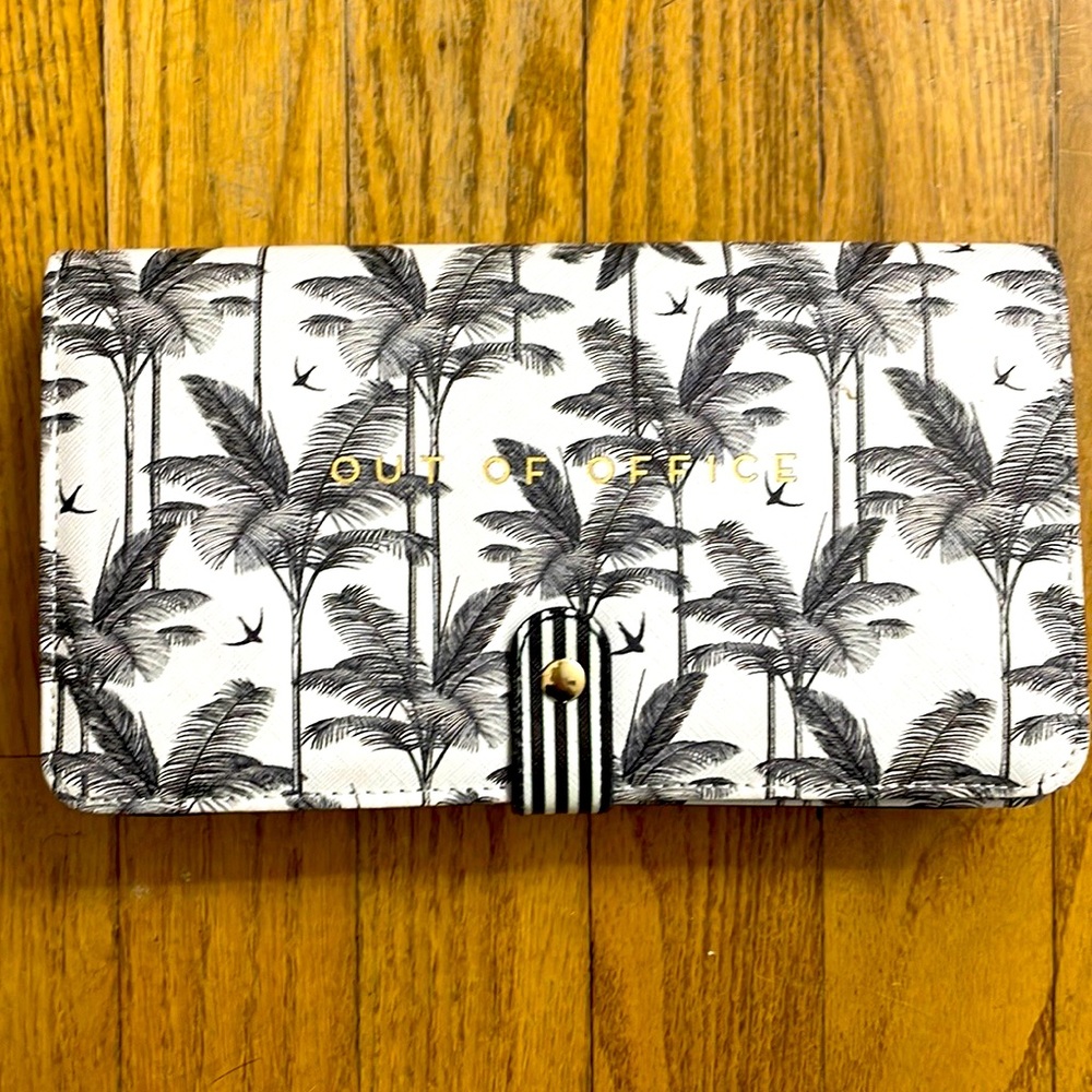 Traveling wallet bag